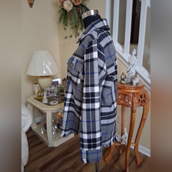 Mystree Black, White and Blue Plaid Shirt Jacket Size Small - Picture 4 of 13
